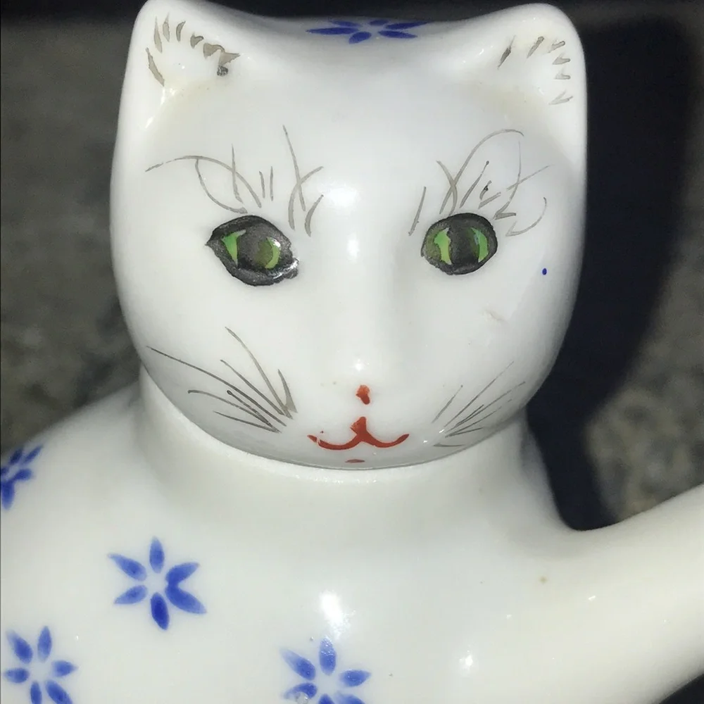 Vintage Mini Whiskers Cat Teapot China Blue White Tea Pot Decorative Figurine